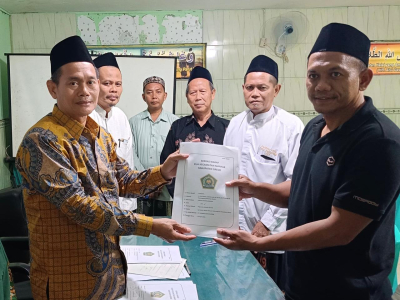 KUA Manyar dan KUA Kedamean Fasilitasi Ikrar Wakaf Tanah Untuk Tempat Ibadah