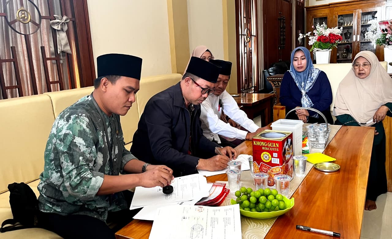 Perluas Akses Pendidikan Santriwati, KUA Sidayu Fasilitasi Ikrar Wakaf Lahan Guna Bangun Pesantren Putri Sukorejo