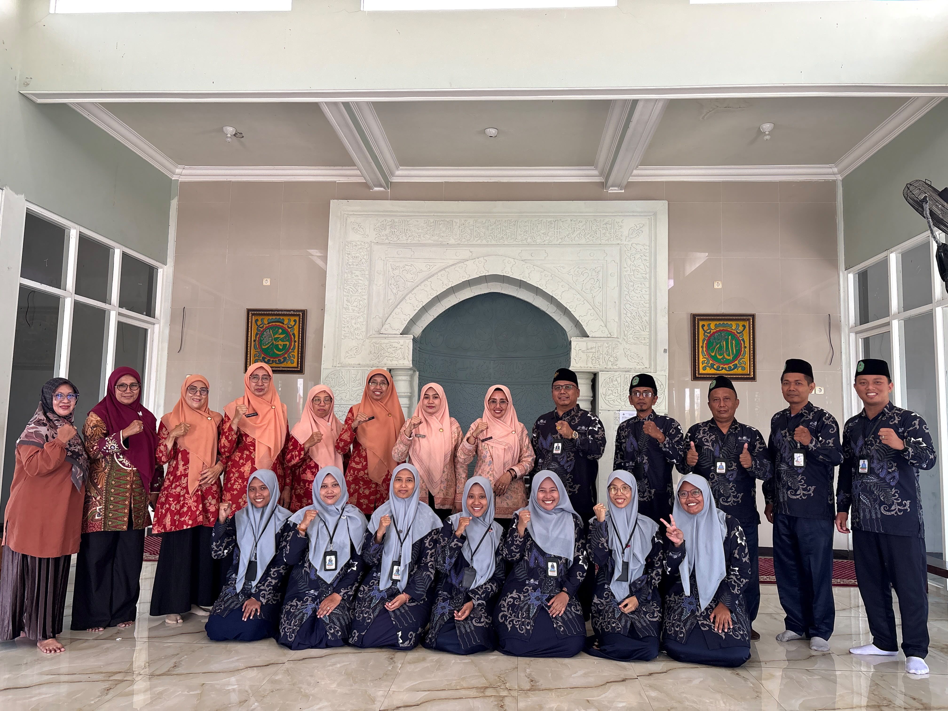 Bunda Modiis DWP Kemenag Gresik Perkuat Karakter Moderat Siswa MTs NU Sindujoyo