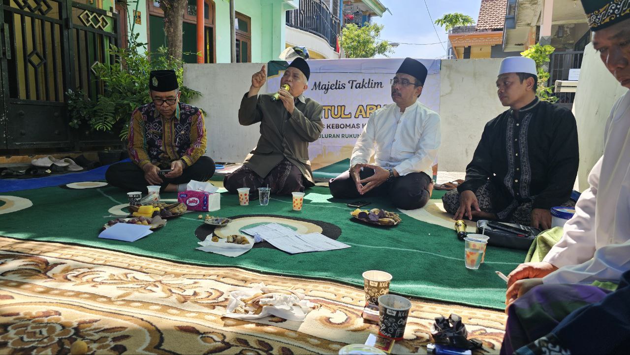 KUA Kebomas Perkuat Ketahanan Keluarga melalui Majelis Taklim Berbasis Komunitas