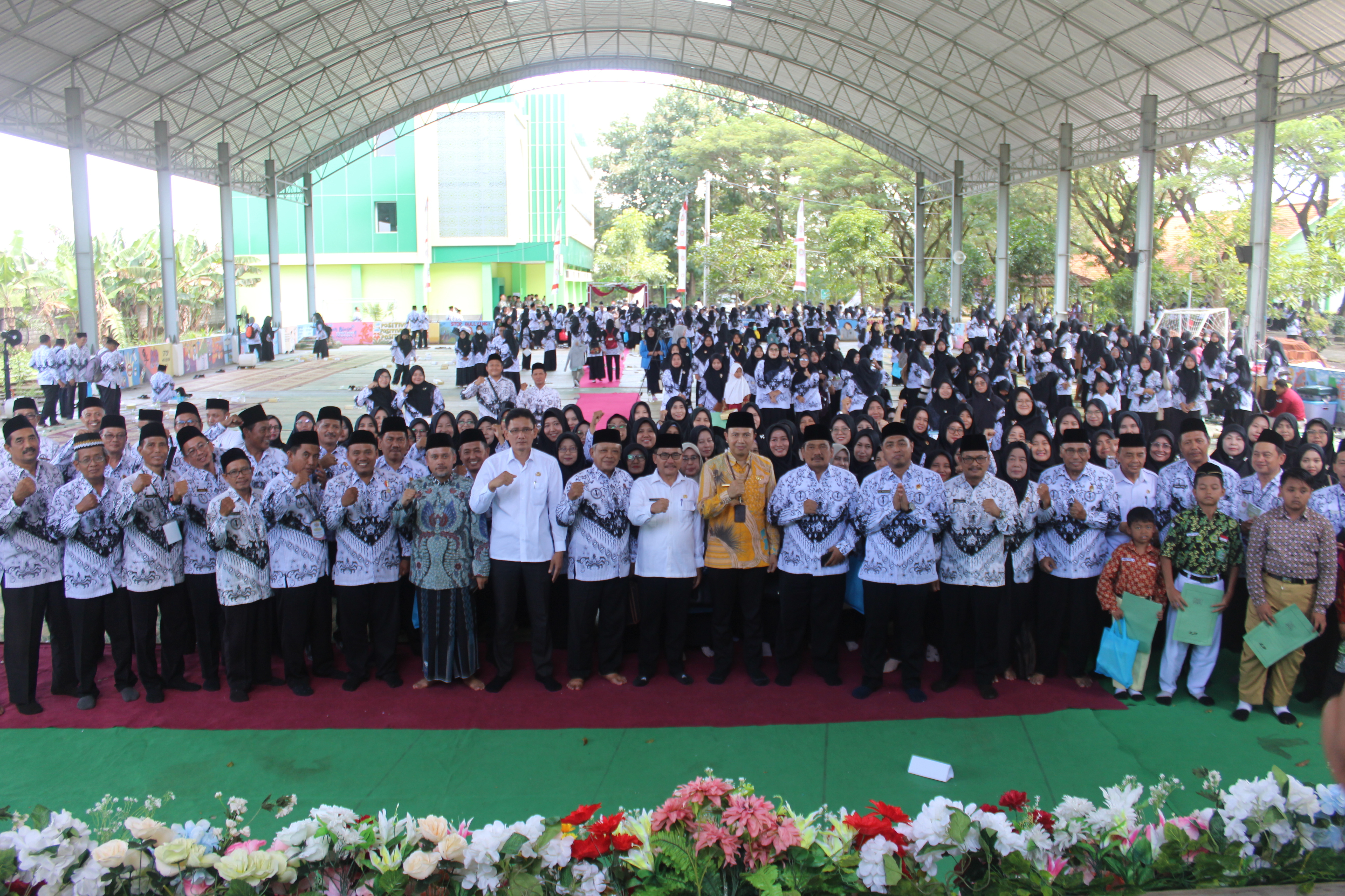 Kemenag dan Dinas Pendidikan Gresik Perkuat Sinergi melalui Halal Bihalal 850 Guru di Benjeng