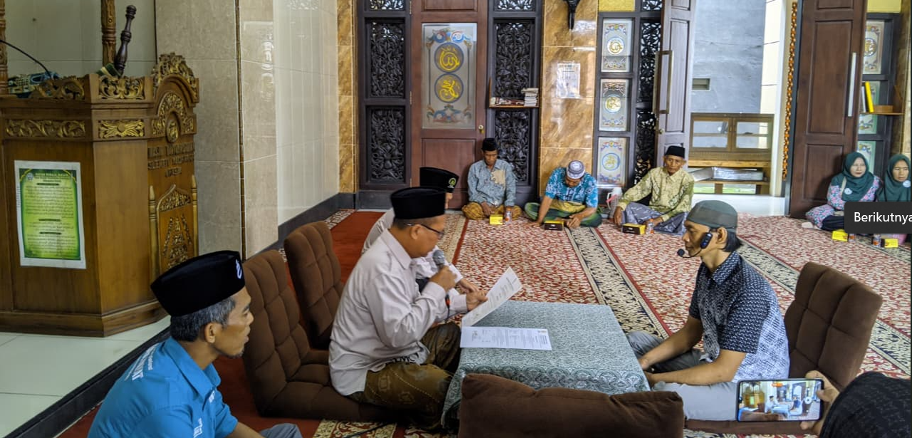 Penyuluh Agama Islam KUA Kedamean dan eLMC Dampingi Prosesi Ikrar Syahadat Muallaf di Masjid Baitur Rahman