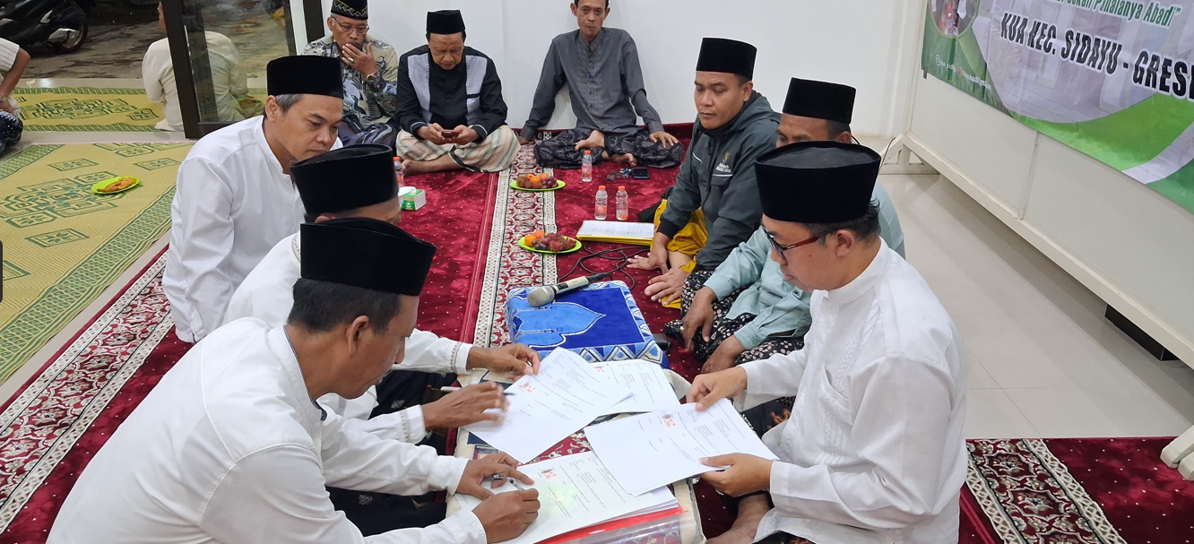 KUA Sidayu Laksanakan Ikrar Wakaf Tanah Pekarangan untuk Musholla Nurul Jannah Wadeng