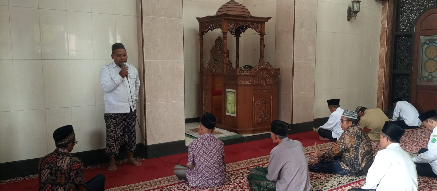 KUA Kedamean Laksanakan Program Dhuhur Keliling Guna Edukasi Stunting dan Sertifikasi Halal di Slempit