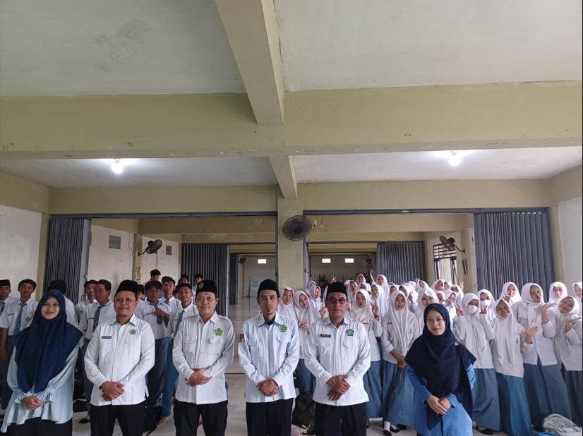 KUA Menganti Gelar Bimbingan Perkawinan Remaja Usia Sekolah di SMA Al Azhar