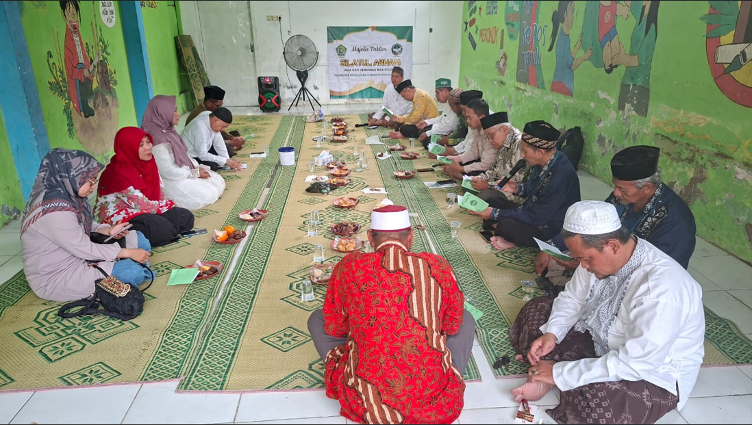 KUA Kebomas Sosialisasikan Regulasi Pernikahan dan Wakaf dalam Pertemuan Majelis Taklim