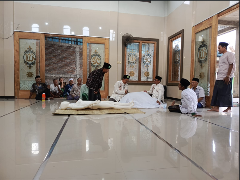 KUA Balongpanggang Gelar Pelatihan Pemulasaran Jenazah Bagi Warga Dusun Kedondong Desa Ngampel