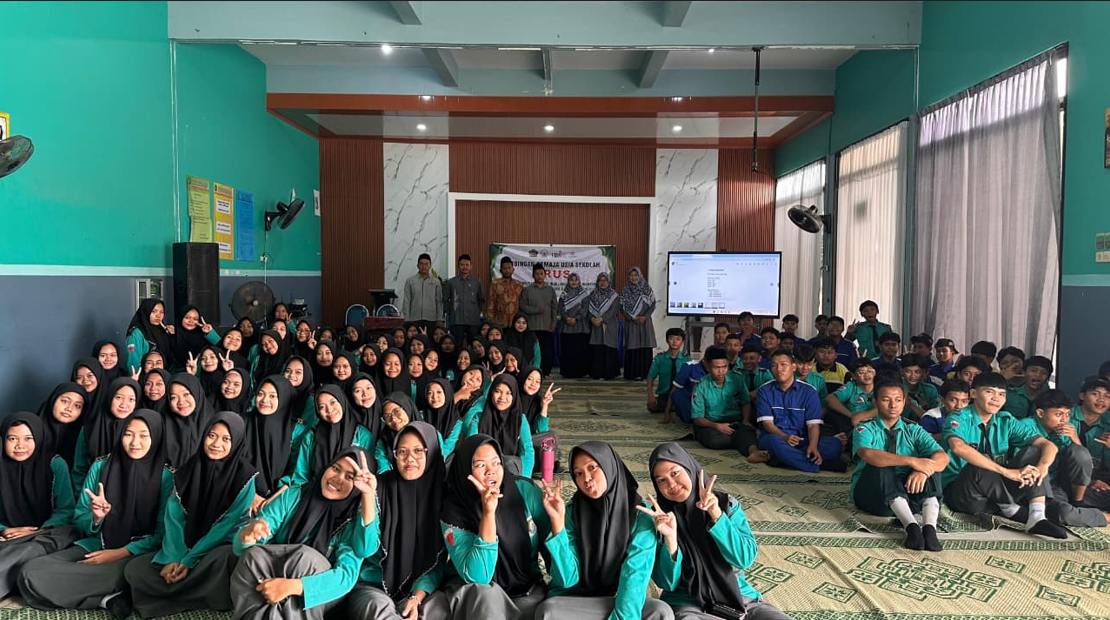 Penyuluh Agama Islam KUA Manyar Gelar Bimbingan Remaja Usia Sekolah di SMK Islamic Qon GKB