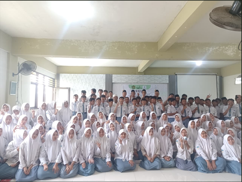 KUA MENGANTI GELAR PENYULUHAN GENERASI BERENCANA BAGI SISWA SMA AL AZHAR