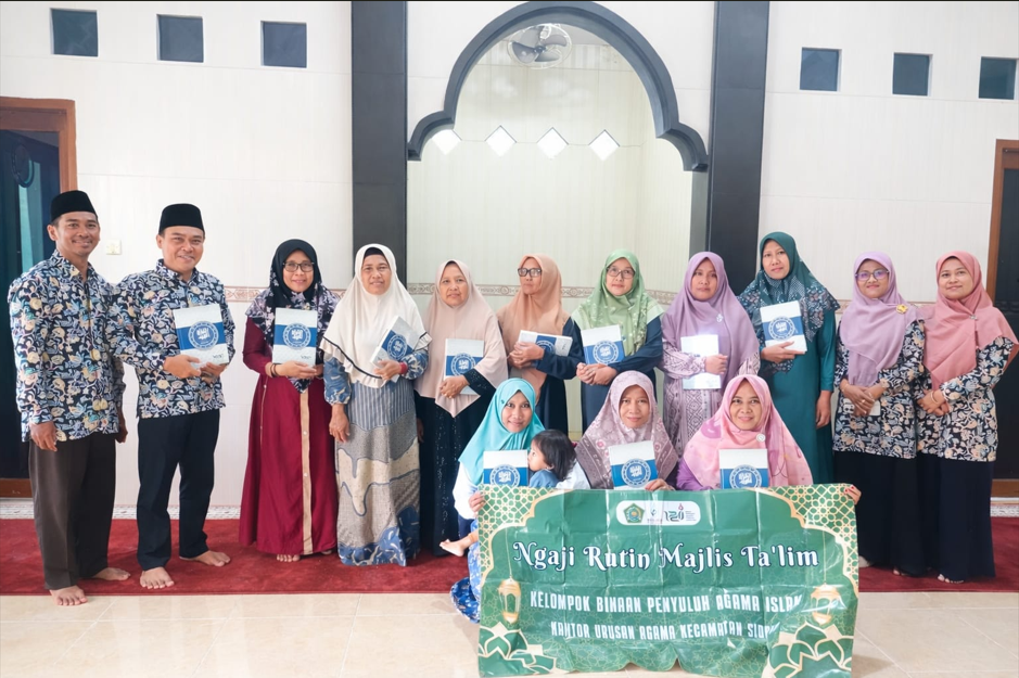 KUA Sidayu Gandeng YDSF Salurkan Wakaf Al Qur'an Serta Pembinaan Tahsin Al-Qur’an di Sedagaran