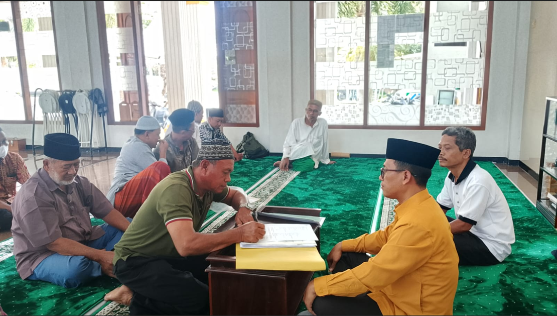 KUA Balongpanggang Fasilitasi Ikrar Wakaf Tanah Masjid Al-Huda Melalui Persyarikatan Muhammadiyah