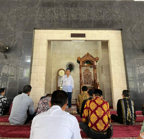 KUA Gresik Sosialisasikan Program THE MOST KUA Pada Tausyiyah Ramadan di Masjid Al Inabah