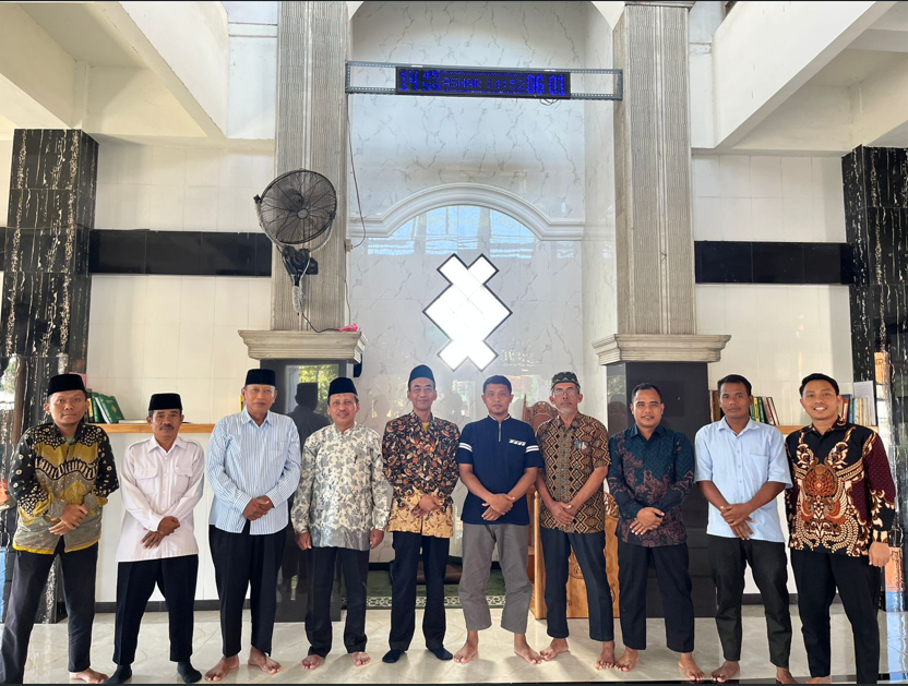 KUA Wringinanom Laksanakan Pencatatan Akta Ikrar Wakaf Masjid Jamus Kalimosodo