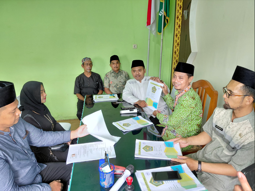 KUA Cerme Fasilitasi Proses Ikrar Wakaf Tiga Bidang Tanah Seluas 4.324 Meter Persegi