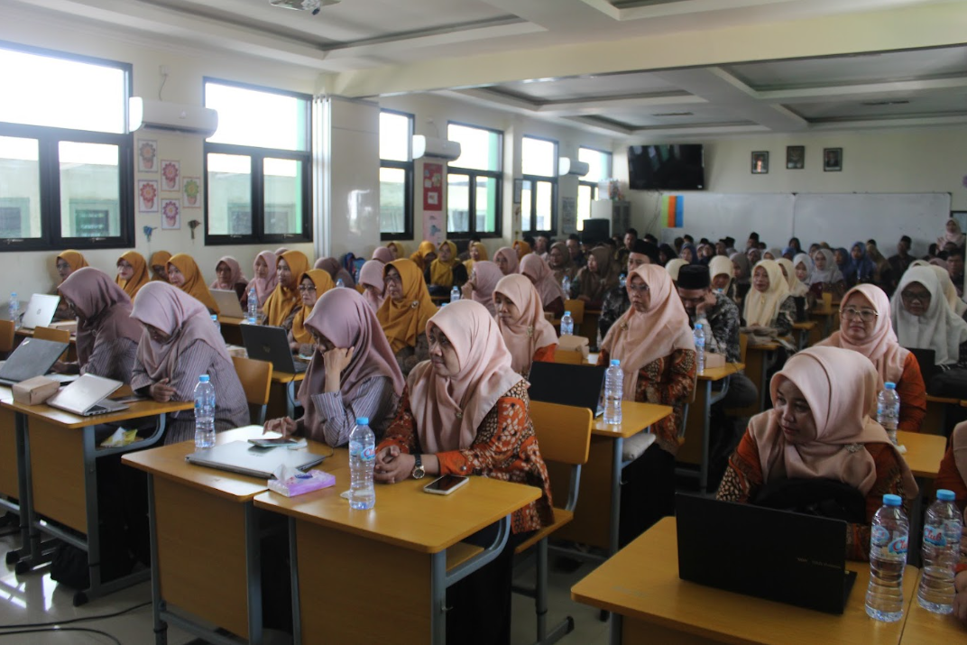 Tingkatkan Kompetensi Guru MI, KKMI Kedamean Pertajam Kompetensi Ragam Kokurikuler