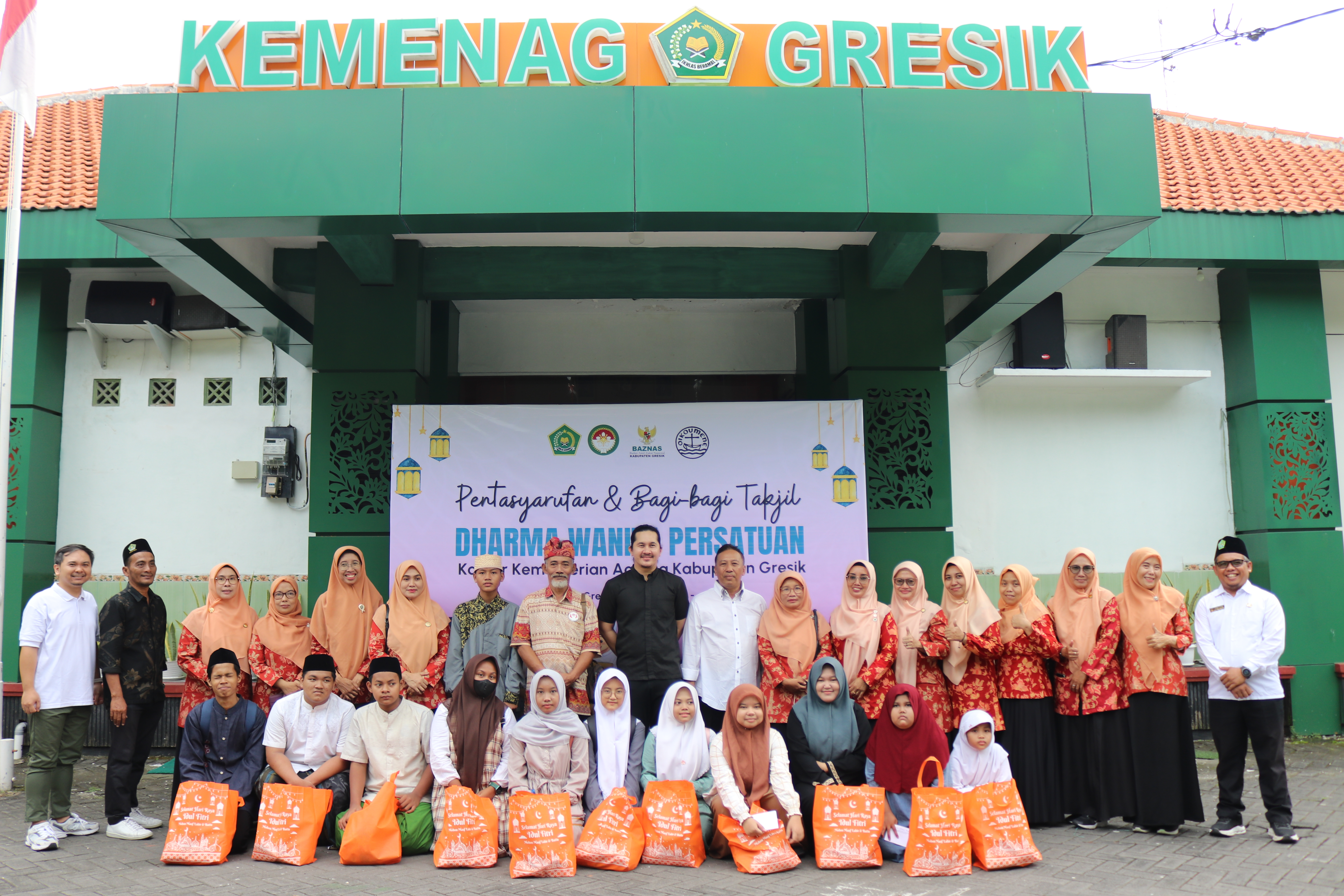 DWP Kemenag Gresik Gandeng PGIS dan Formagam Salurkan Pentasyarufan dan Berbagi Takjil Lintas Iman