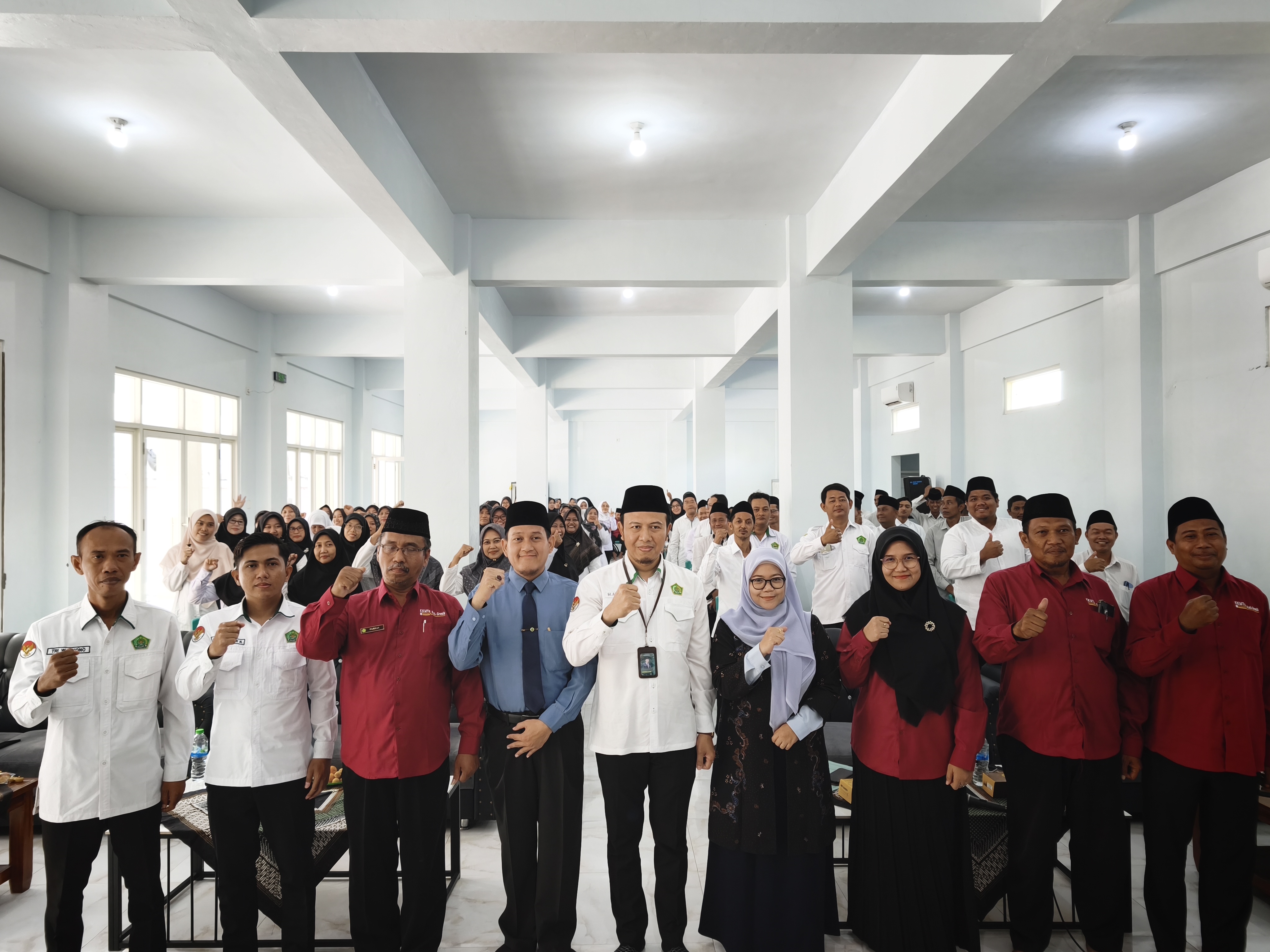 Diklat Pengelolaan Pustaka dan Laboratorium; Kepala Kemenag Gresik Tekankan Pentingnya Komunikasi Guru dan Wali Murid&nbsp;