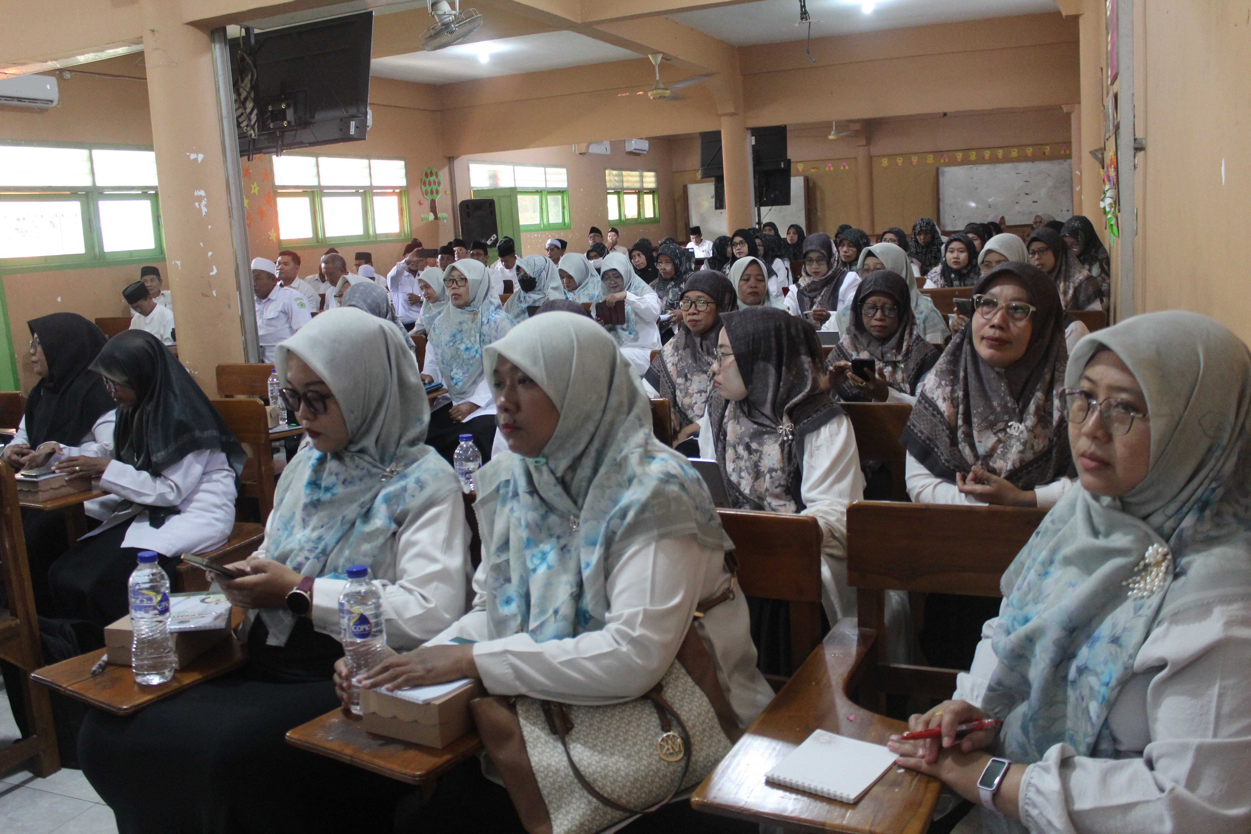 Modernisasi Pendidikan Madrasah, KKMTs 05 Gresik Manfaatkan Teknologi AI untuk Dongkrak Mutu Digital Guru Madrasah 