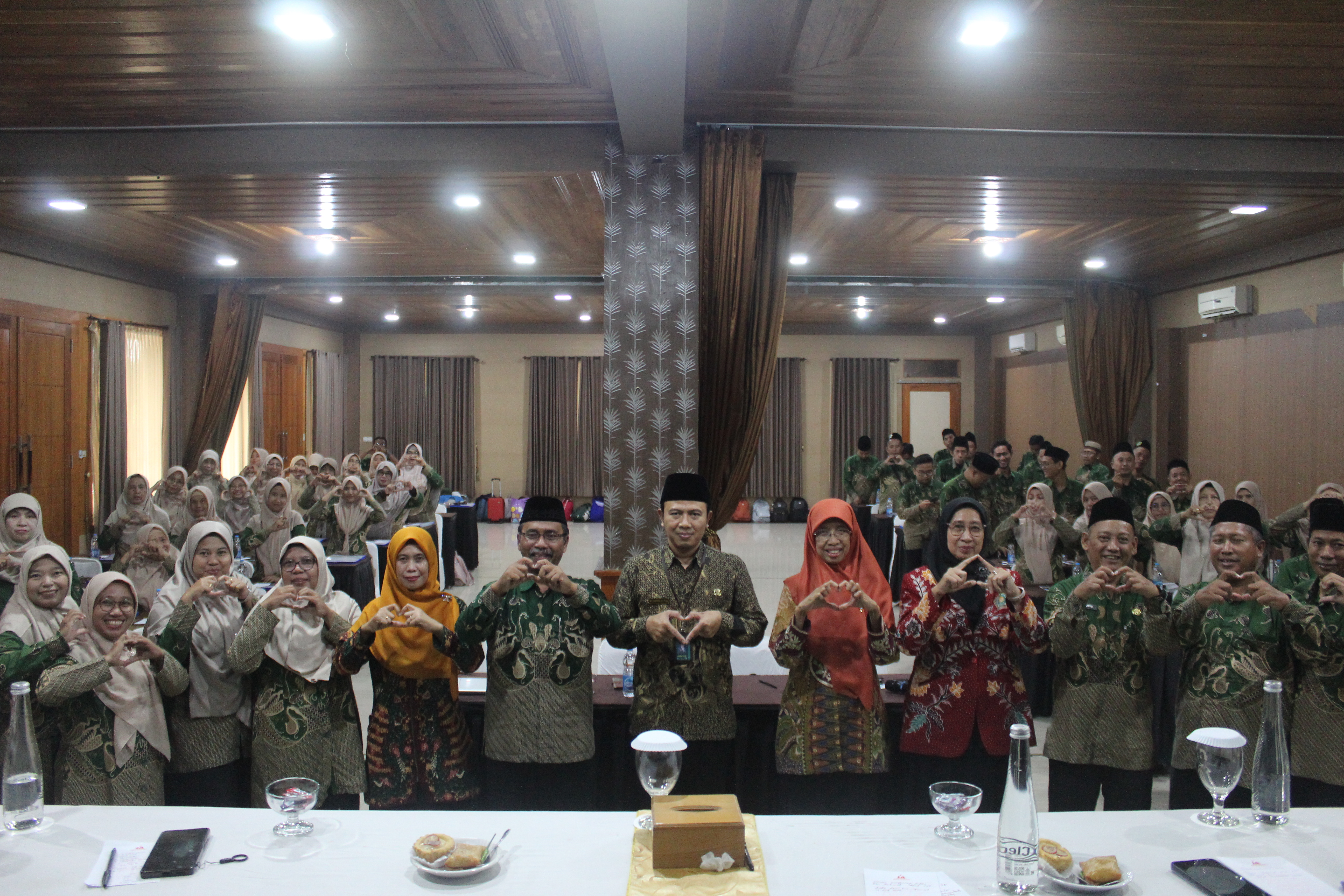 Kemenag Gresik Kawal MTsN Gresik Gelar Workshop Kurikulum Berbasis Cinta