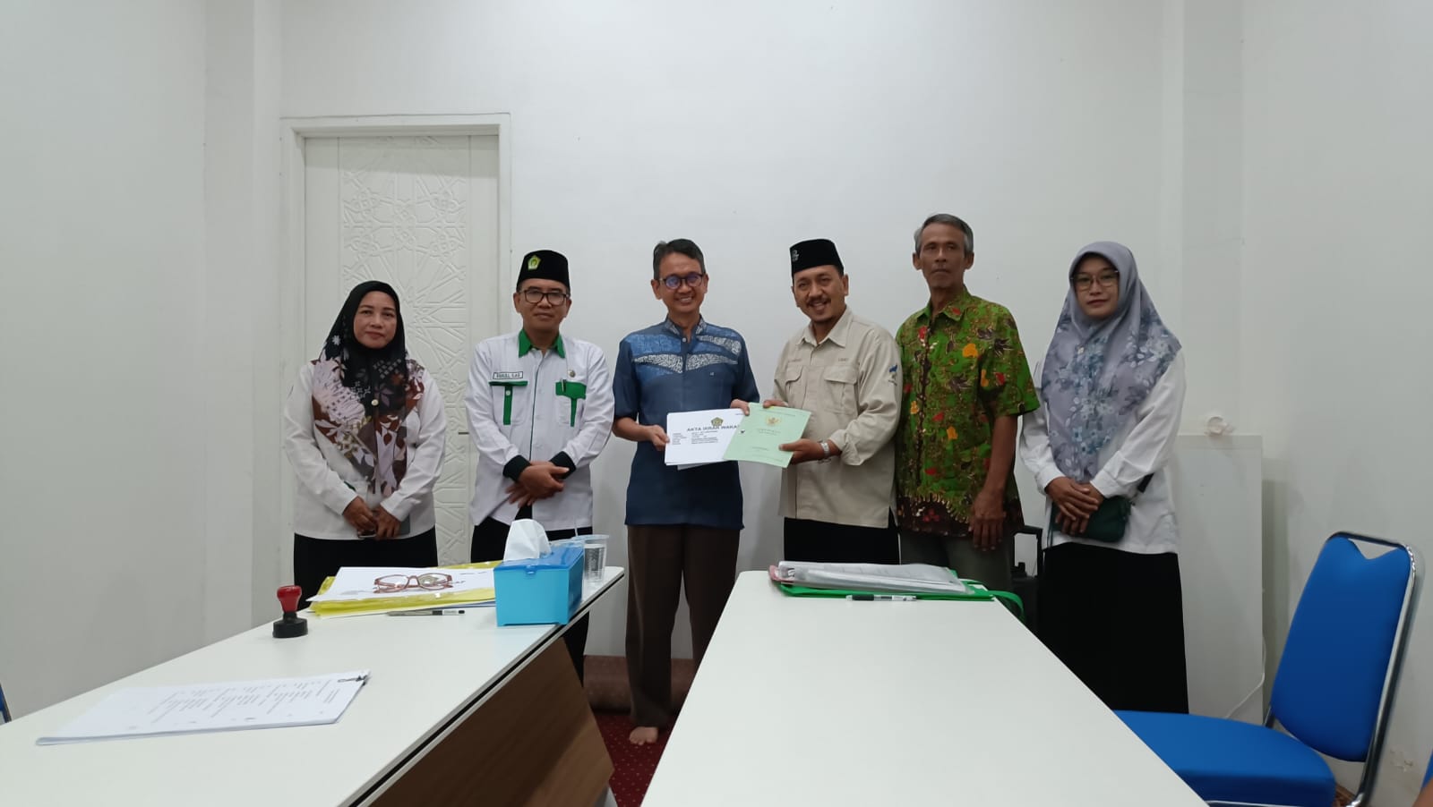 KUA Kebomas Fasilitasi Ikrar Wakaf Lahan TPQ Masjid At-Tanwir GKB