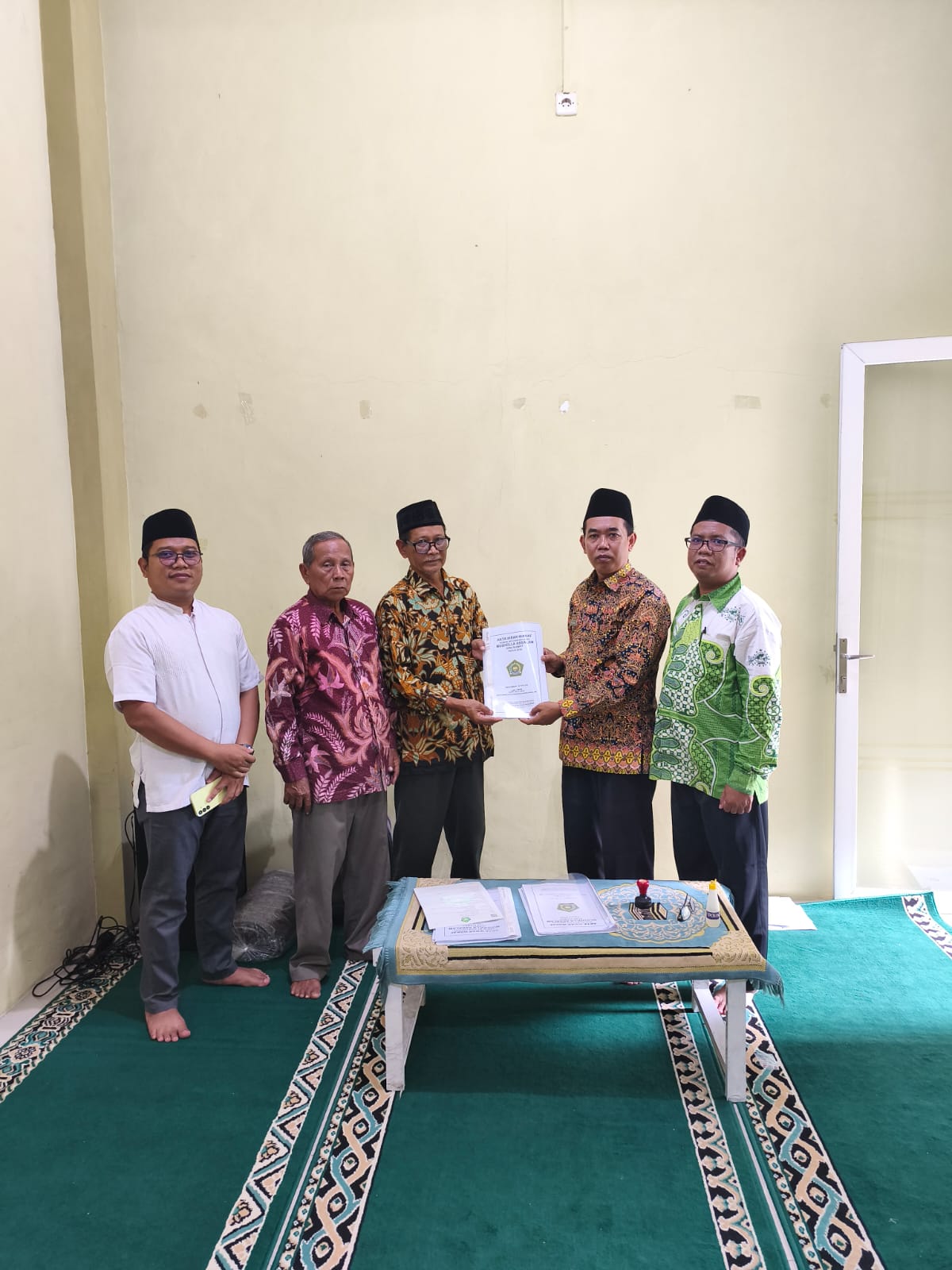 KUA Manyar dan KUA Kedamean Fasilitasi Ikrar Wakaf Tanah Untuk Tempat Ibadah