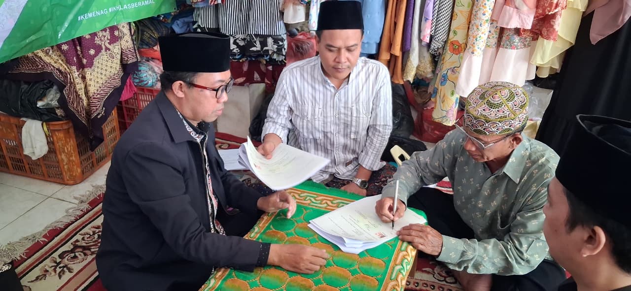 Fasilitasi Perawatan Lansia, KUA Sidayu Sahkan Legalitas Lahan Wakaf 1.918 Meter Persegi
