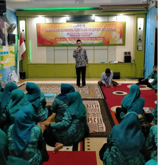 KUA Manyar Gelar Penyuluhan Intensif: Keluarga Sakinah dalam Perspektif Al-Qur'an Kuatkan Ketahanan Keluarga Manyarsidorukun