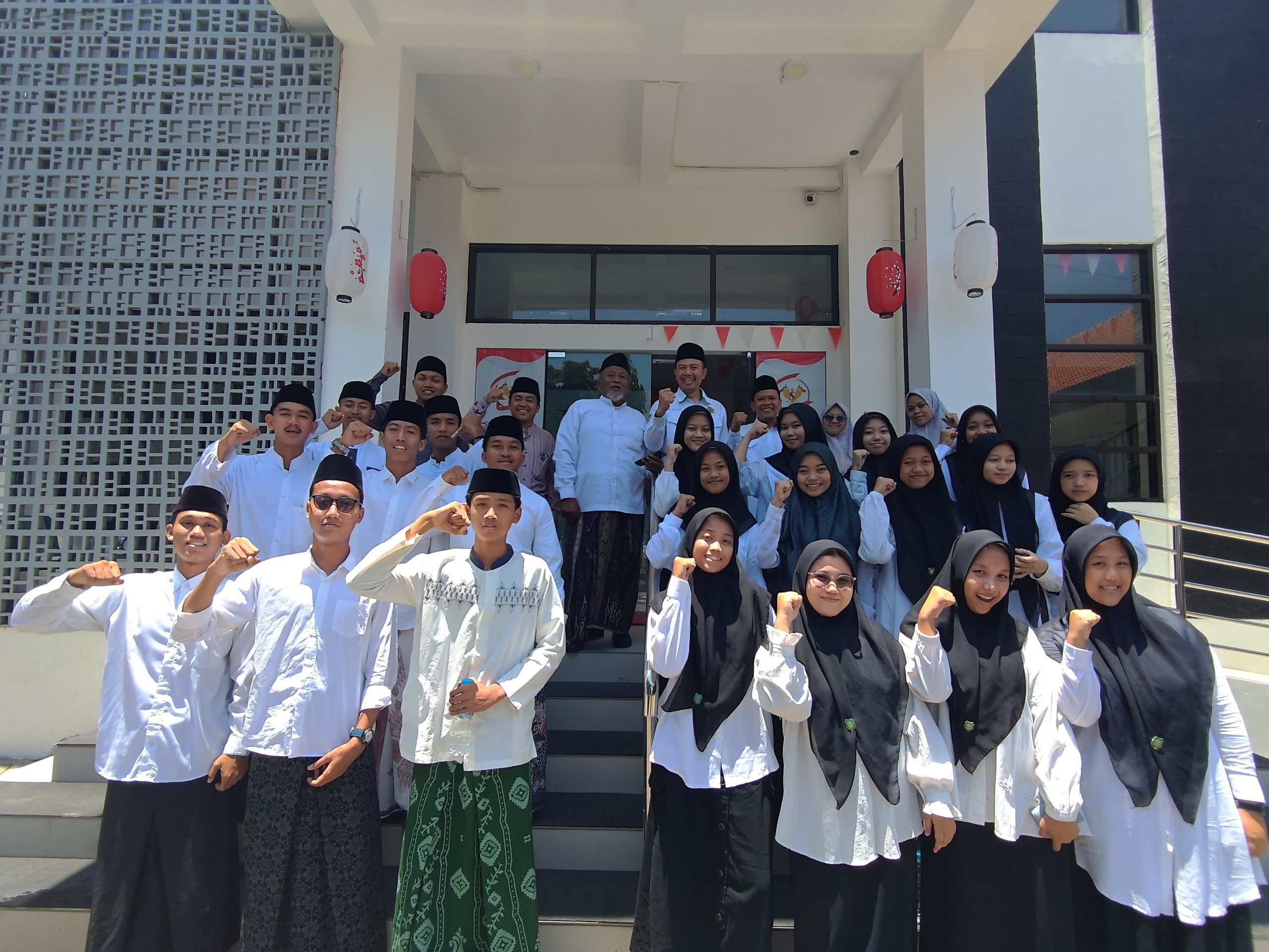 Kemenag Gresik Lepas 10 Santri Terbaik, Perwakilan Duta Jawa Timur di MQK Nasional 2025