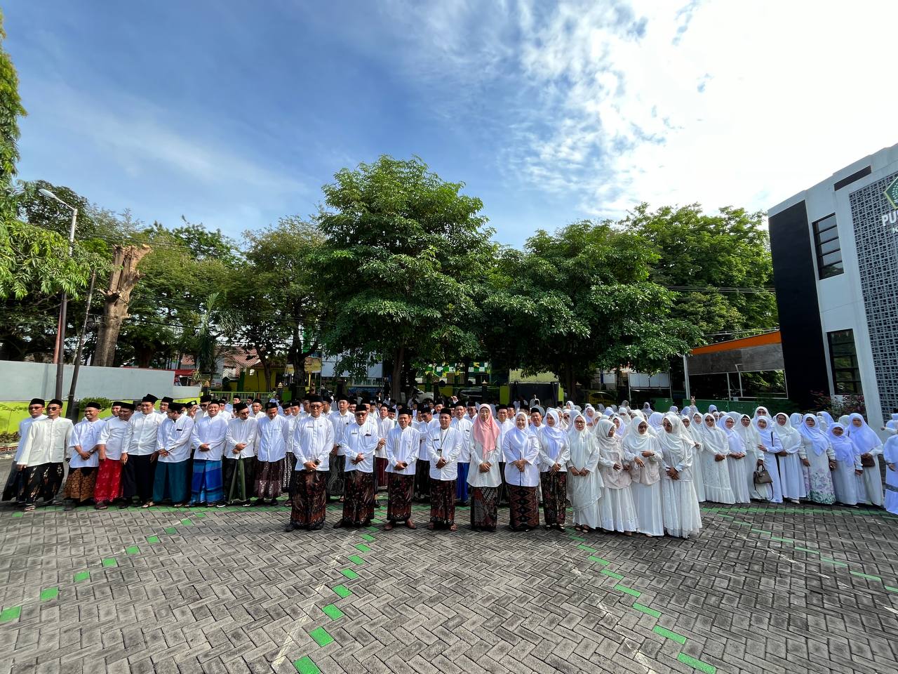 Kemenag Gresik Gelar Apel Hari Santri 2025: Santri Berilmu, Berakhlak, dan Berdaya