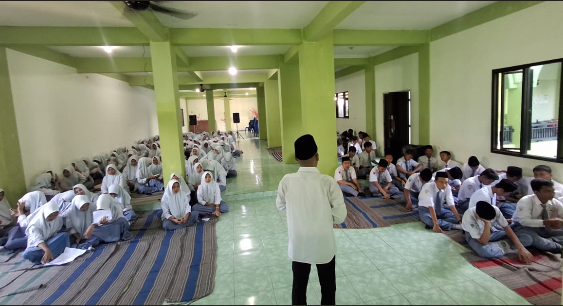 KUA Kedamean dan MA Darul Maarif Sinkronkan Pendidikan Karakter: Bimbingan Remaja Usia Sekolah Tekankan Akhlak, Hukum, dan Empati Kemanusiaan