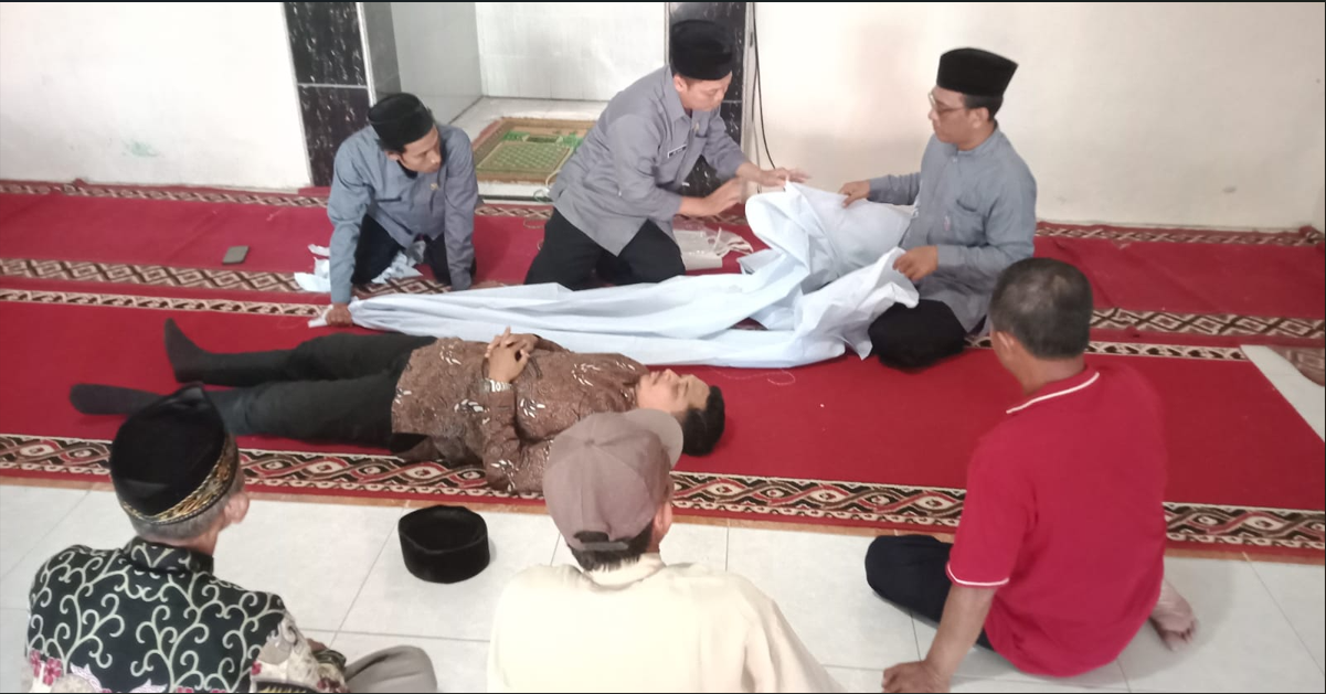 KUA Menganti Bekali Warga Desa Boboh Keterampilan Pemulasaran Jenazah Sesuai Syariat