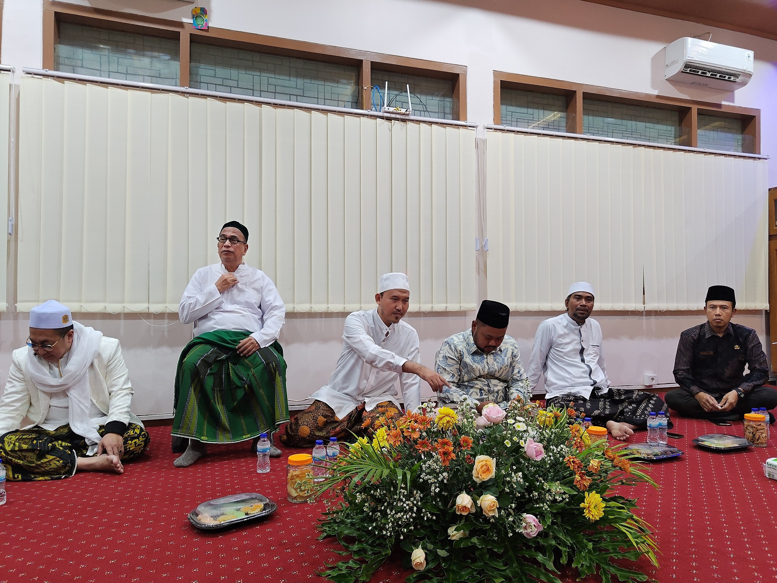 Kemenag Gresik Perkuat Sinergi Pendidikan dan Dakwah Hadiri Haul Akbar di Pondok Pesantren Qomaruddin
