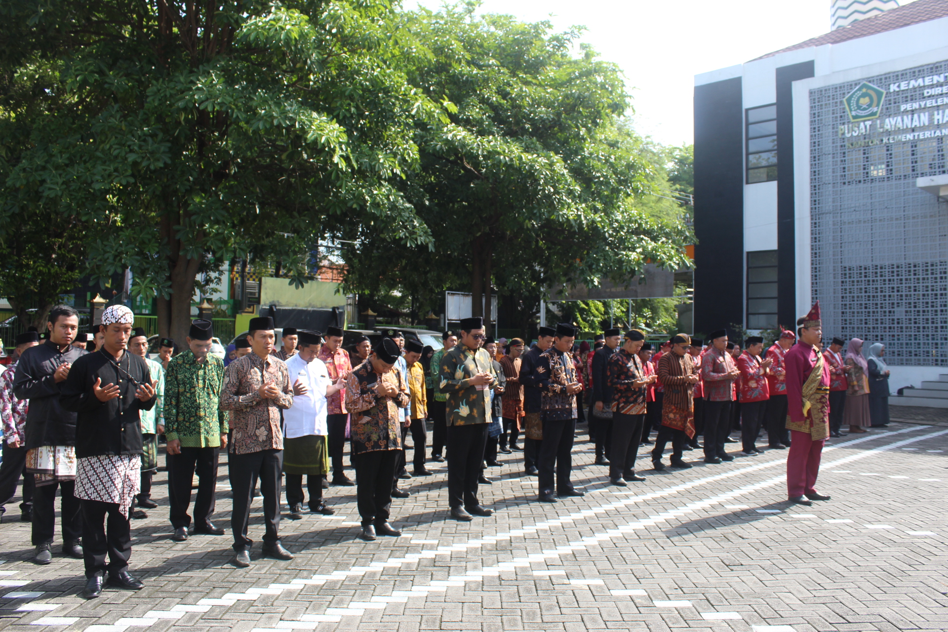 Kemenag Gresik Gelar Upacara Peringatan Hari Guru Nasional 2025