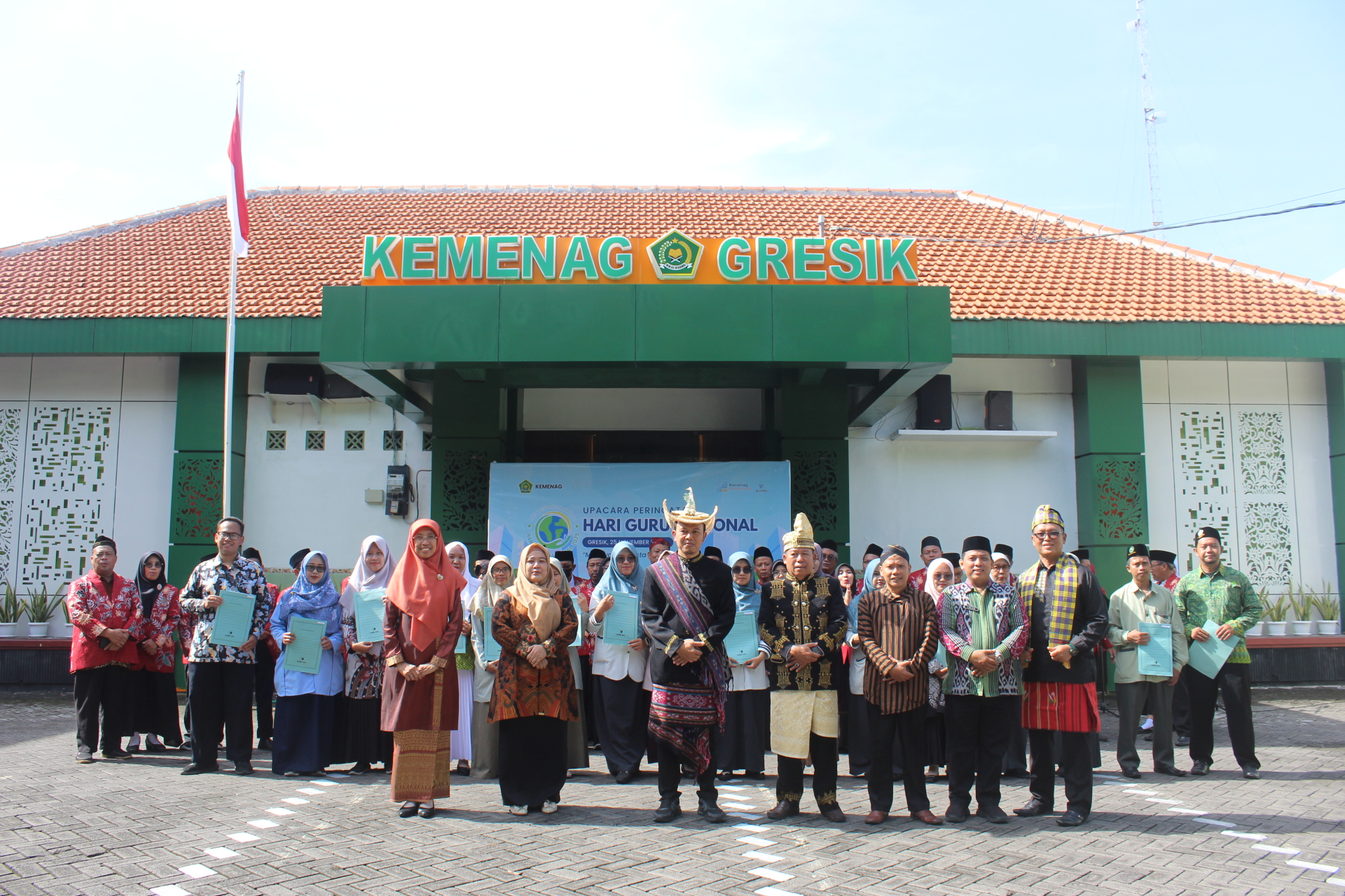 Kemenag Gresik Salurkan Dana Insentif untuk 450 Guru Madrasah Non-ASN dengan Total Rp 180 Juta di HGN 2025