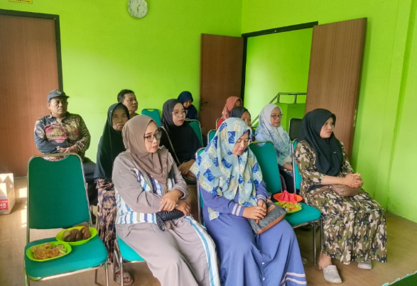 KUA Cerme Salurkan Bantuan Modal Bergulir untuk 10 Pelaku Usaha Mikro