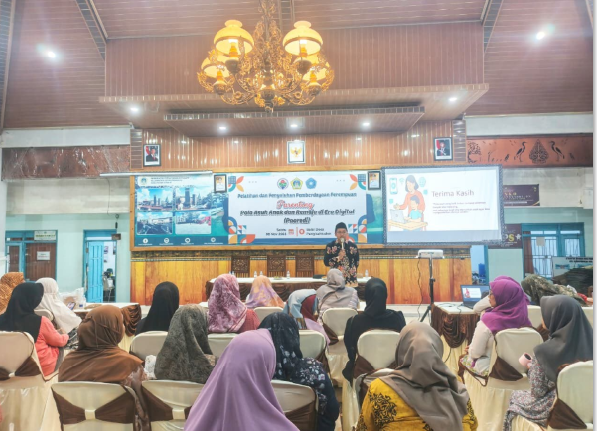 Penyuluh Agama Islam KUA Ujungpangkah Gelar Edukasi Pola Asuh Anak dan Remaja di Era Digital (Paaredi)