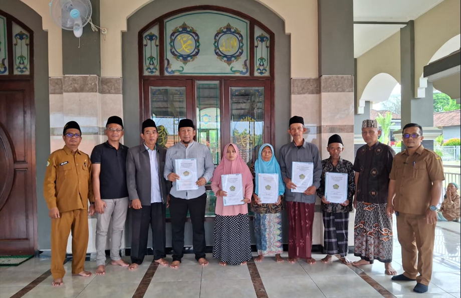 KUA Kedamean Fasilitasi Ikrar Wakaf Massal 10 Tempat Ibadah Demi Kepastian Hukum Aset Umat