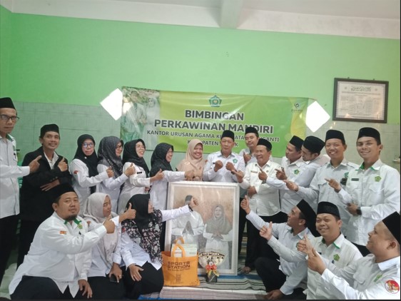 KUA Menganti Gelar Pisah Kenang Kepala KUA dengan Santunan Anak Yatim dan Dhuafa