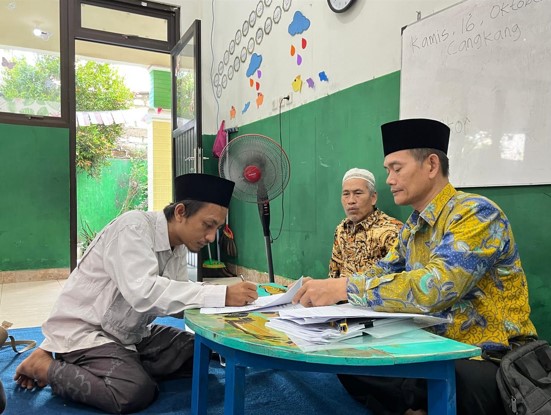 KUA Manyar Legalkan Aset Umat: Fasilitasi Ikrar Wakaf 1.412 M2 untuk Yayasan Roudlotun Nafilah