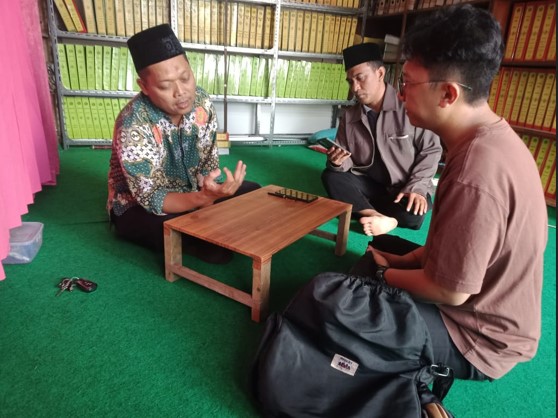 KUA Menganti Dampingi Mualaf Belajar Dasar Syariat Dasar: Bab Wudhu dan Sholat