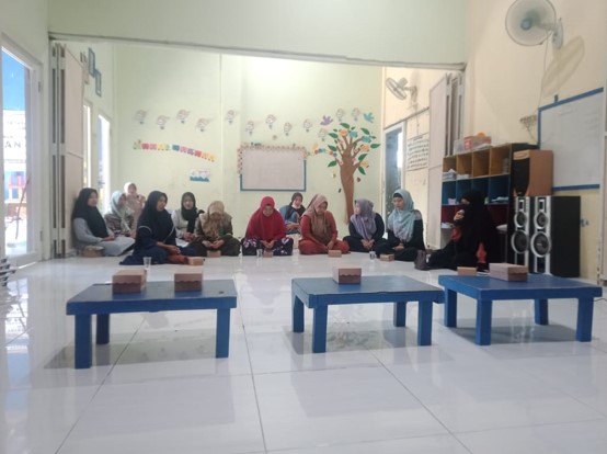 KUA Menganti Gresik Gelar Program Parenting dan Pembinaan Spiritual Bulanan di KB TK Lukman Hakim