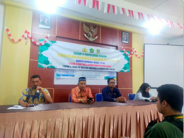 KUA Gresik Gelar Sosialisasi dan Pendaftaran Sertifikat Halal Bagi UMKM Koperasi Merah Putih Kemuteran