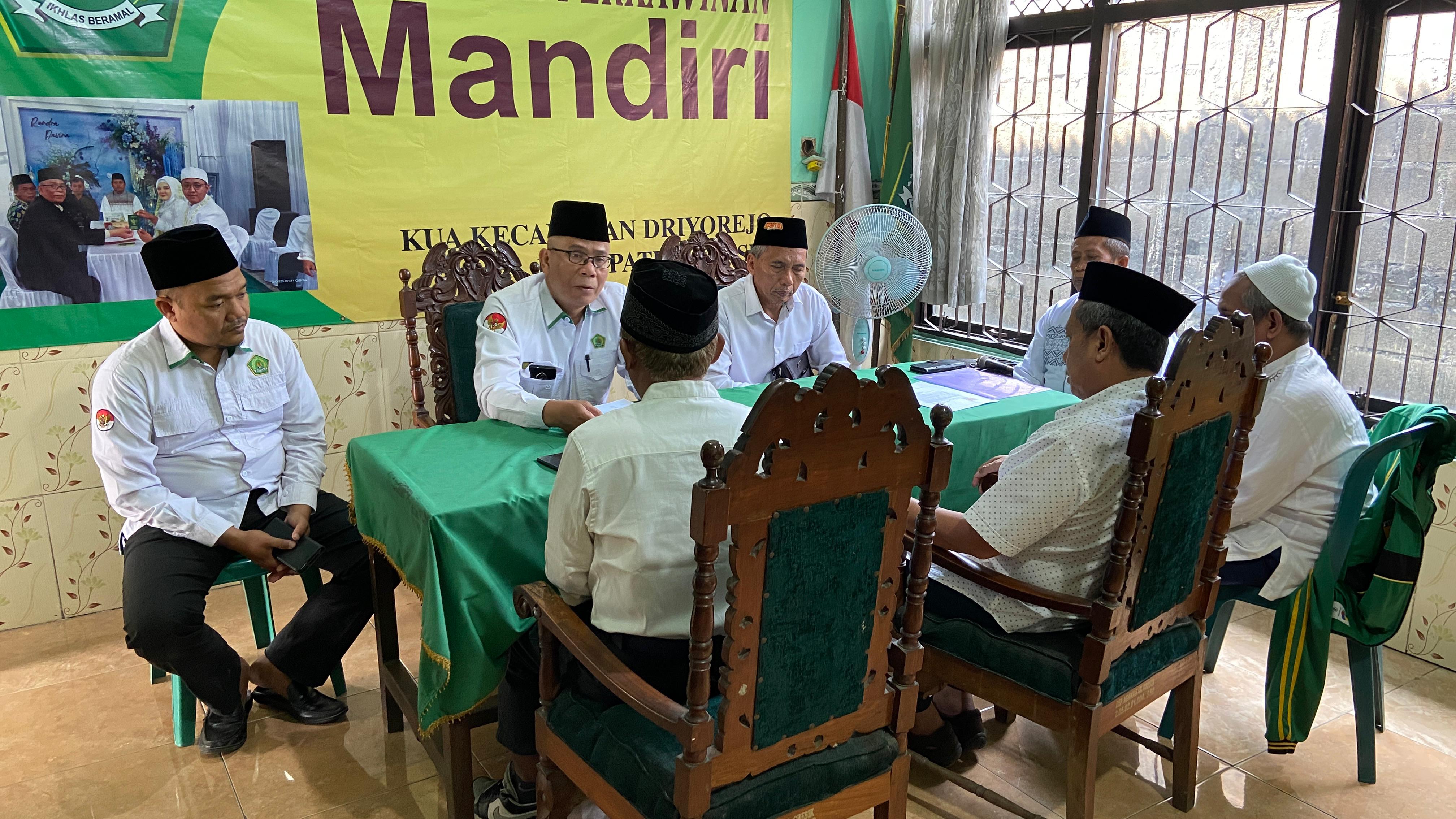 Ikrar Wakaf untuk Kemaslahatan Umat: KUA Driyorejo Fasilitasi Ikrar Wakaf Masjid Darul Hikmah