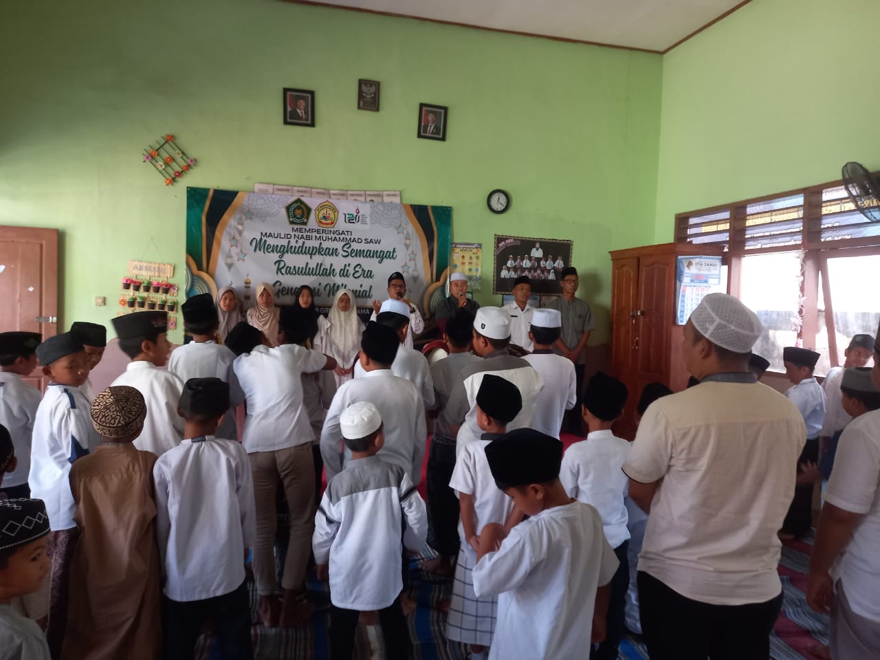 Penyuluh Agama KUA Kedamean Ajak Siswa SDN 199 Gresik Teladani Akhlak Nabi Muhammad SAW
