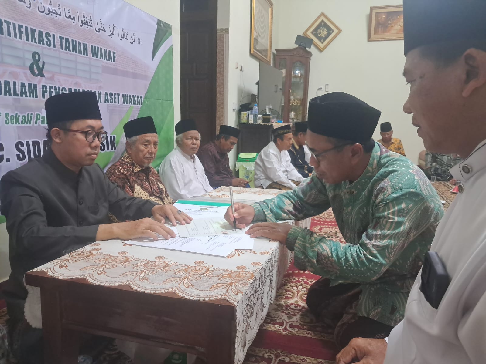 KUA Sidayu Kawal Ikrar Wakaf Tanah Masjid Al-Arif di Desa Lasem