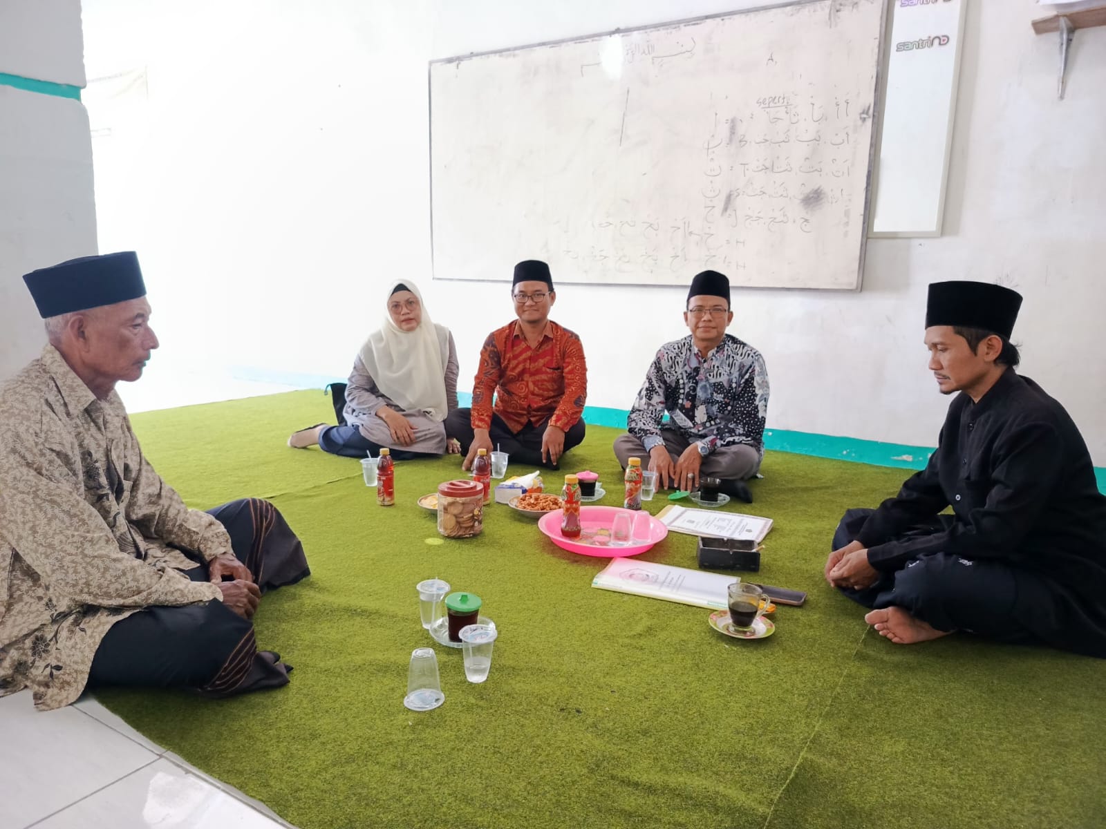 KUA Balongpanggang Serahkan  Legalitas Majelis Taklim Nurudh Dholam , Perkuat Peran Pembinaan Umat di Balongpanggang