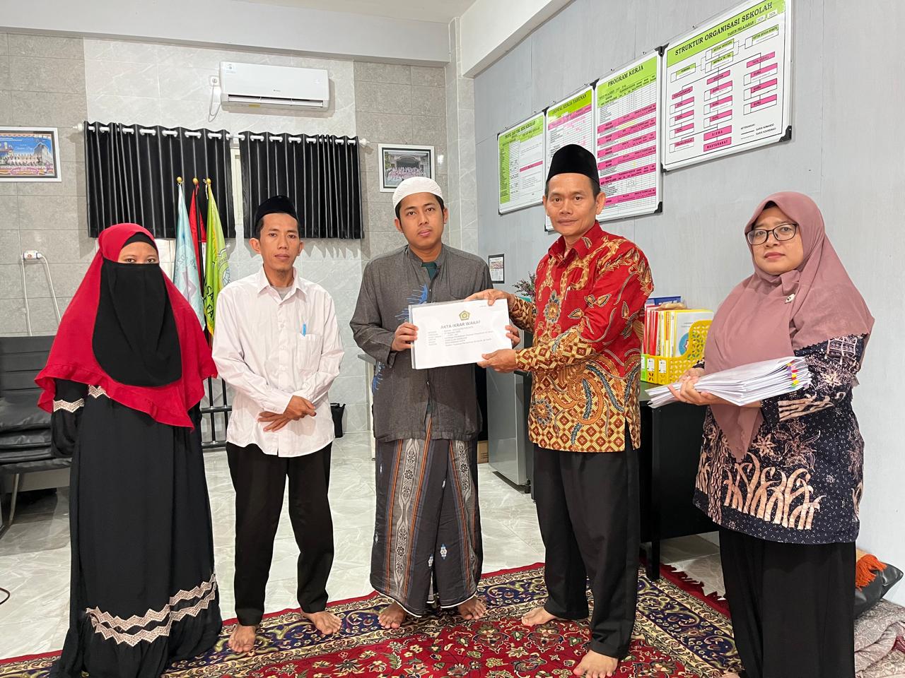 KUA Manyar Fasilitasi Ikrar Wakaf Tanah untuk Pendidikan Ponpes Al-Amin 