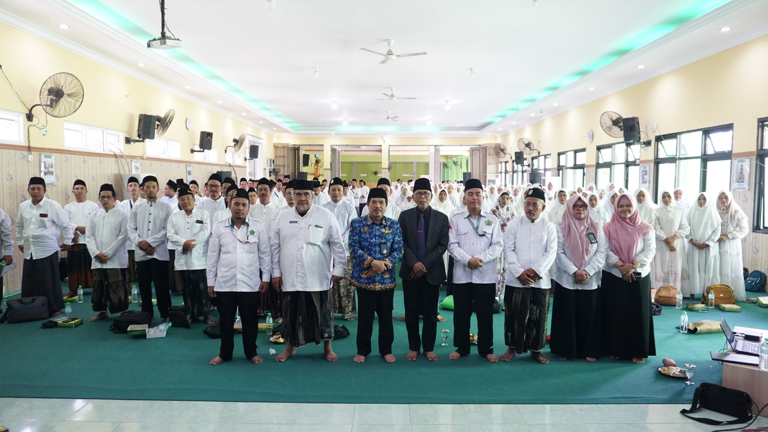 Kemenag Gresik Selenggarakan Pelatihan "Terapi Sholat Bahagia" untuk Ratusan Guru PAI
